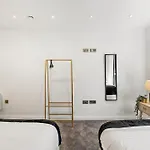 Contemporary - Free Parking Leeds (West Yorkshire)