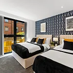 Contemporary - Free Parking Apartment Leeds (West Yorkshire)