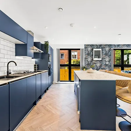 Winter Offer! Modern Spacious - Parking Leeds (West Yorkshire)