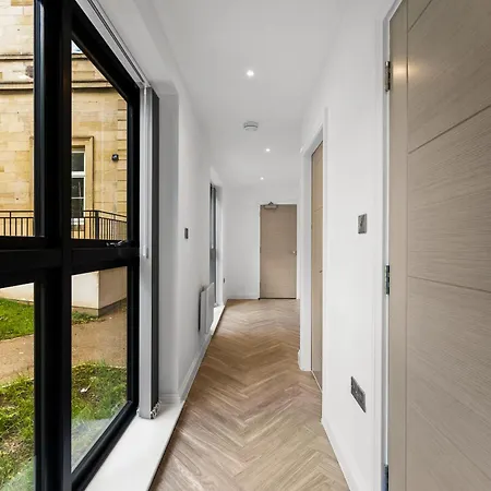 Contemporary - Free Parking Apartment *