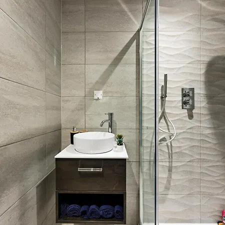 Winter Offer! Modern Spacious - Parking *