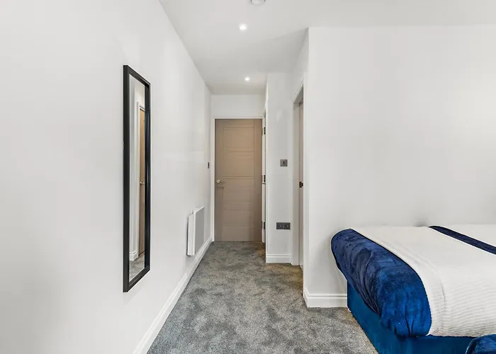 Modern - Free Parking Leeds (West Yorkshire)