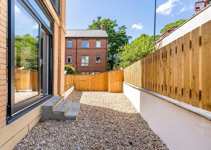 Modern - Free Parking Apartment