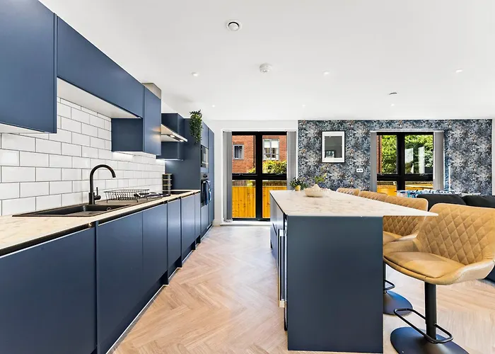 Modern - Free Parking Leeds (West Yorkshire)