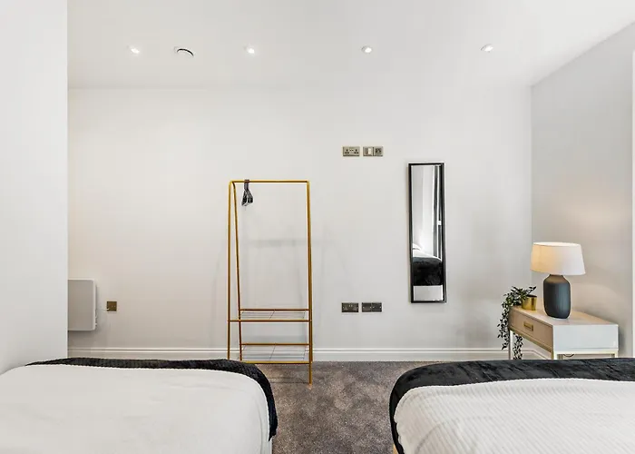 Modern - Free Parking Leeds (West Yorkshire)