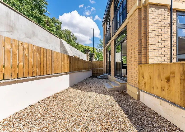 Modern - Free Parking *