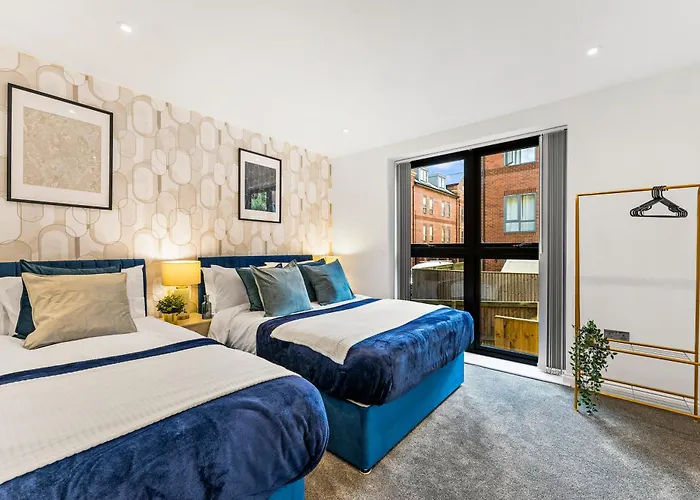 Modern - Free Parking Leeds (West Yorkshire)