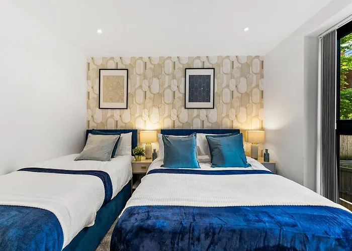 Modern - Free Parking Leeds (West Yorkshire)