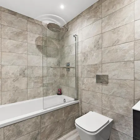 Winter Offer! Modern Spacious - Parking * Leeds (West Yorkshire)