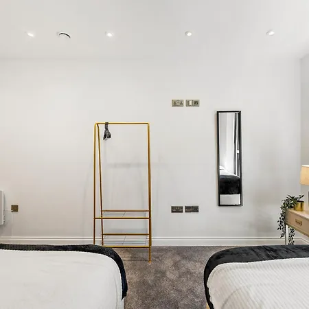 Winter Offer! Modern Spacious - Parking Leeds (West Yorkshire)